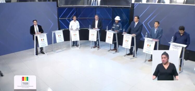 Candidatos en Cochabamba protestan y se retiran tras ausencia de Reyes Villa en debate