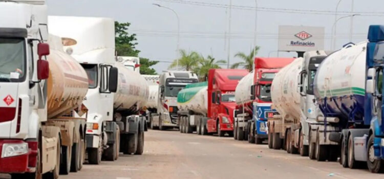 Guerra en Medio Oriente impulsa aumento del costo de diésel y gasolina en Bolivia