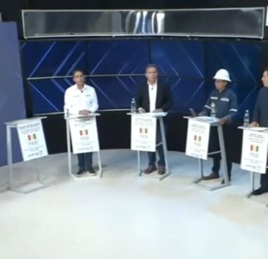 Candidatos en Cochabamba debaten propuestas sobre basura salud y agua