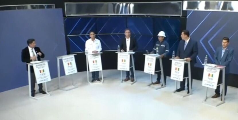 Candidatos en Cochabamba debaten propuestas sobre basura salud y agua