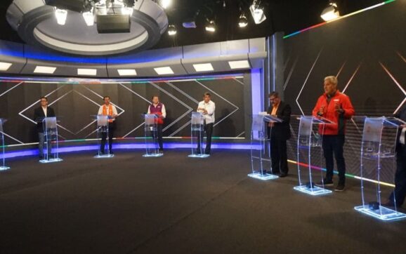 Candidatos de La Paz debaten propuestas y críticas por desborde del río Koani