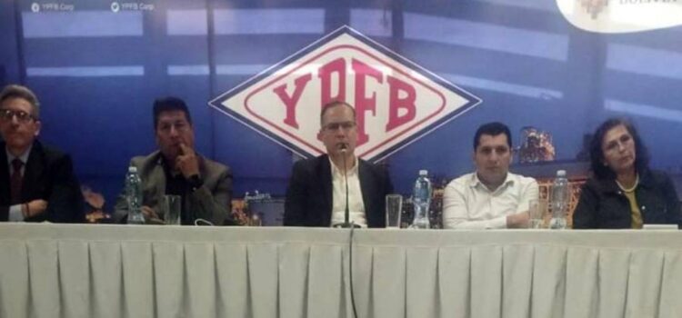 Gobierno y choferes de La Paz acuerdan resarcimiento por daños de gasolina