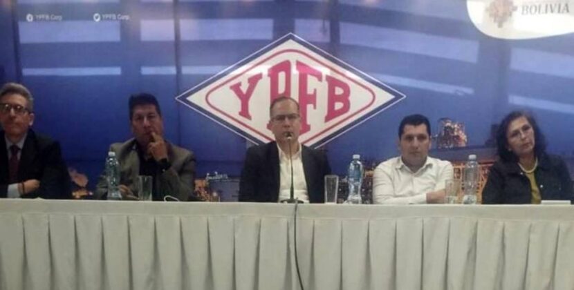 Gobierno y choferes de La Paz acuerdan resarcimiento por daños de gasolina