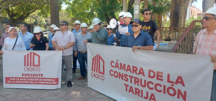Constructoras en La Paz realizan marcha y exigen decreto de reajuste de precios