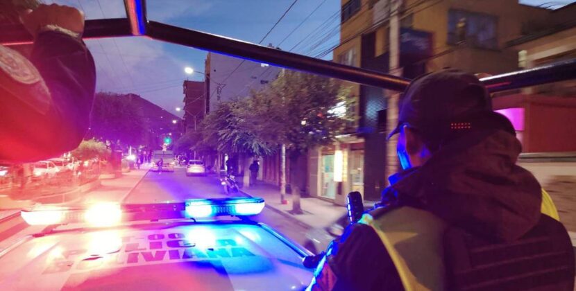 Potosí confirma ataques de chuteros a módulos policiales y quema patrulla oficial