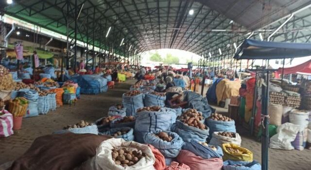 Mercado de La Paz anuncia lista actualizada de precios para productos básicos