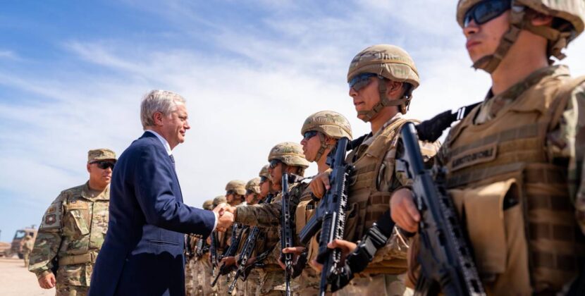 Chile endurece política migratoria mientras mantiene salud y educación a migrantes irregulares