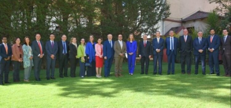 Ávila responde preguntas del cuerpo diplomático sobre elecciones en Bolivia