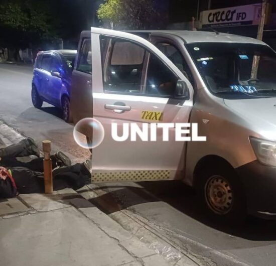 La Policía de La Paz captura a tres hombres que roban negocios usando un taxi