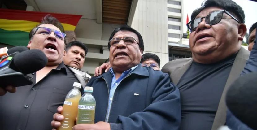 Choferes de La Paz anuncian paro movilizado este miércoles por resarcimiento de gasolina