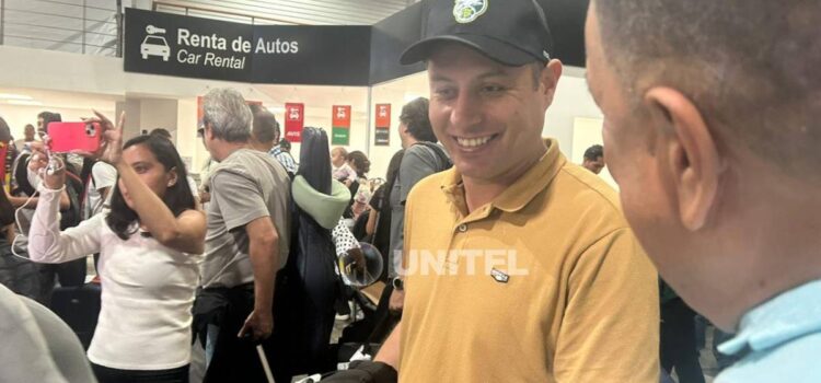 Cochabamba critica a Víctor Hugo Lara por ausentarse en plena jornada laboral para ver repechaje mundialista