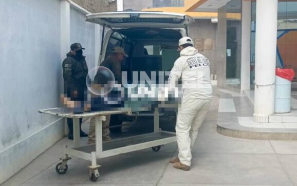 Policía de La Paz investiga hallazgo de hombre muerto con cuatro disparos junto a su vehículo