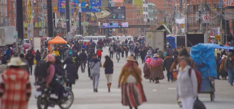 Gobierno conforma comisión de ministros y anuncia negociación con choferes en La Paz