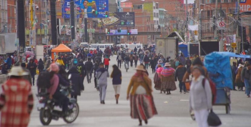 Gobierno conforma comisión de ministros y anuncia negociación con choferes en La Paz