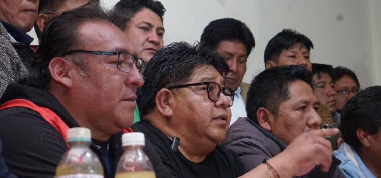 Gobierno convoca diálogo sobre gasolina y choferes confirman asistencia en La Paz