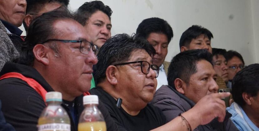 Gobierno convoca diálogo sobre gasolina y choferes confirman asistencia en La Paz