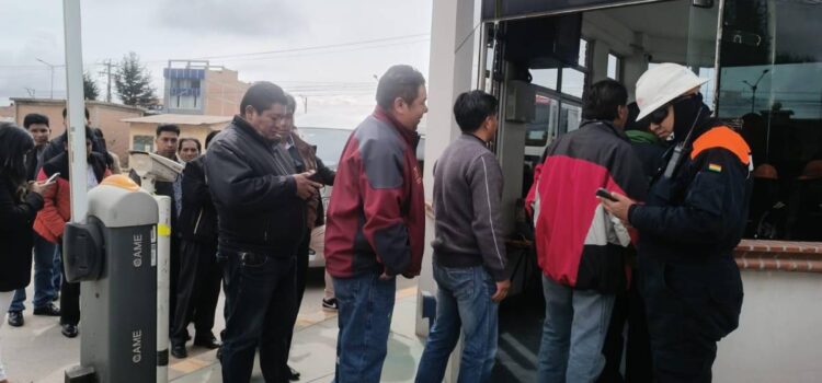 YPFB y ANH inspeccionan planta de Senkata para verificar calidad de gasolina
