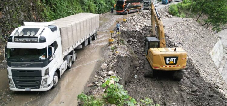 Lluvias causan deslizamientos en rutas nueva y antigua entre Cochabamba y Santa Cruz