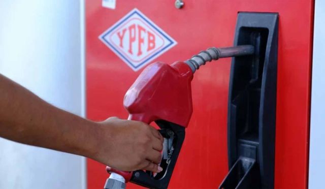 Comité Cívico articula afectados por gasolina mala calidad en Santa Cruz y exige resarcimiento al Gobierno