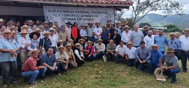 Ganaderos en Mairana eligen nuevo presidente de Fegasacruz en asamblea local