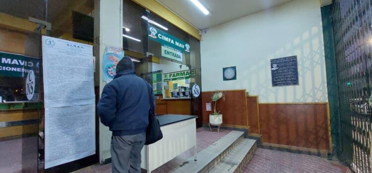 Trabajadores suspenden atención en la CNS de Cochabamba por paro de 24 horas