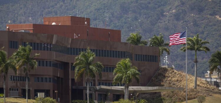 Estados Unidos reanuda operaciones de su Embajada en Caracas tras años de cierre