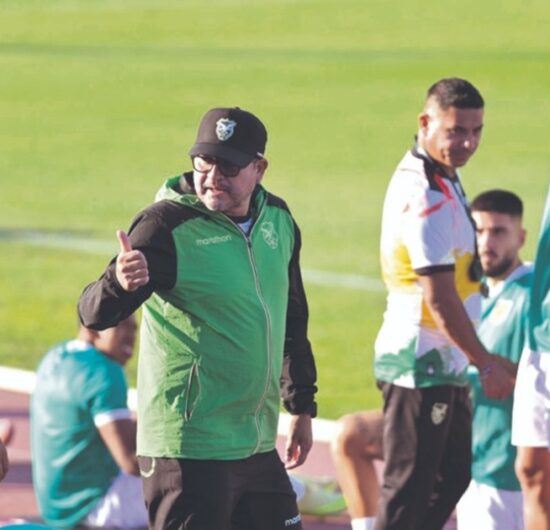 Óscar Villegas impulsa unidad en equipo para fortalecer al club boliviano