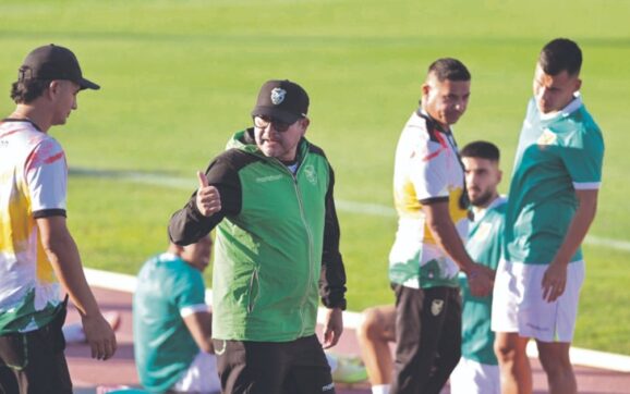 Óscar Villegas impulsa unidad en equipo para fortalecer al club boliviano