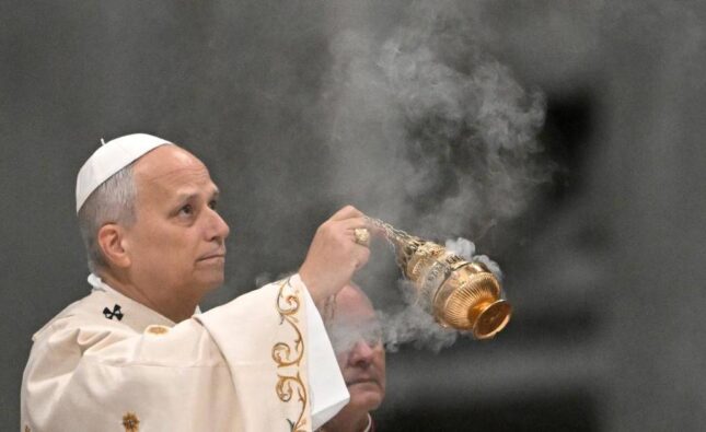 El papa León XIV celebra su primera Pascua en medio del conflicto en Oriente Medio