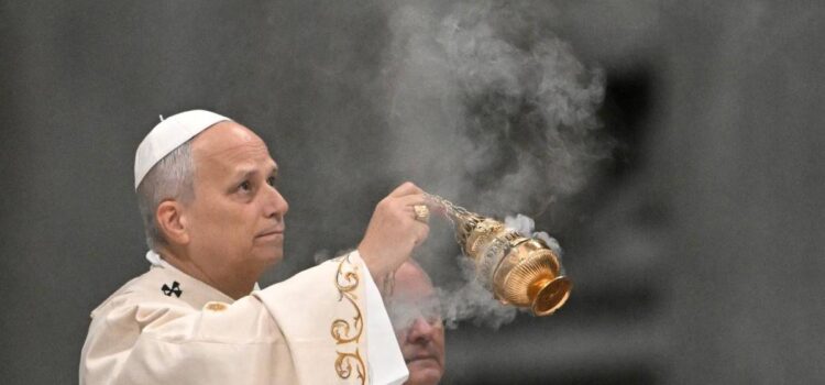 El papa León XIV celebra su primera Pascua en medio del conflicto en Oriente Medio