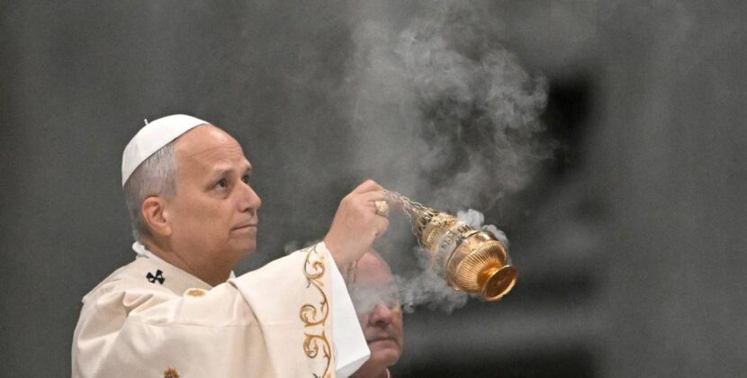 El papa León XIV celebra su primera Pascua en medio del conflicto en Oriente Medio