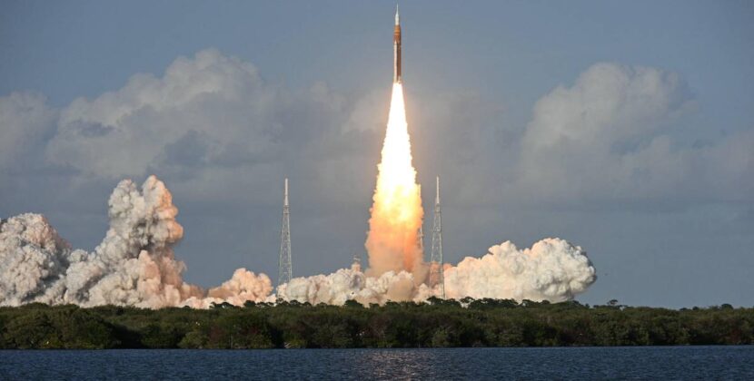 La misión Artemis II despega con cuatro astronautas rumbo a la órbita lunar
