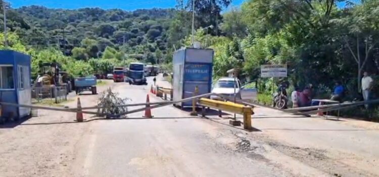 Sectores en conflicto acuerdan plazos para mantenimiento vial y normalizan viajes