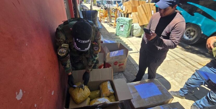 Viceministro reporta secuestro de más de 300 kilos de droga y detención de policías