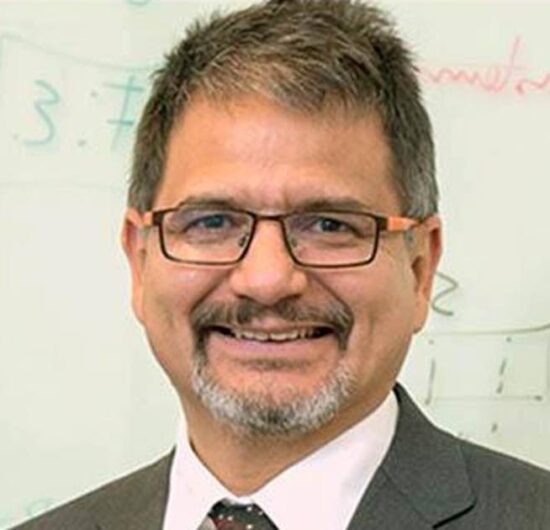 Gonzalo Chávez valora liberación del uso de tarjetas con tipo de cambio referencial