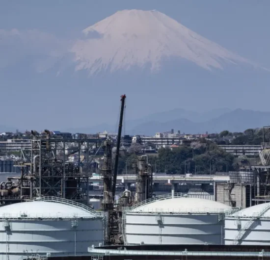 El petróleo cae y las bolsas suben tras tregua entre Estados Unidos e Irán