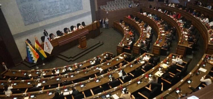 Asamblea reinstala sesión para censurar al ministro Medinaceli