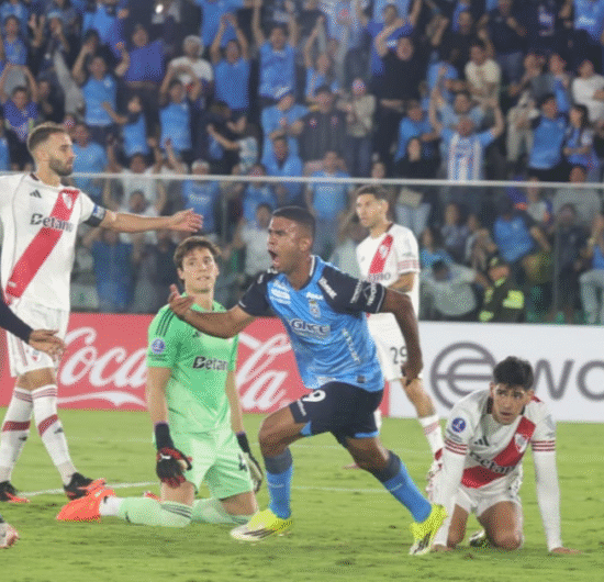 Blooming empata con River Plate pese a jugar con un hombre más