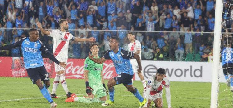 Blooming empata con River Plate pese a jugar con un hombre más