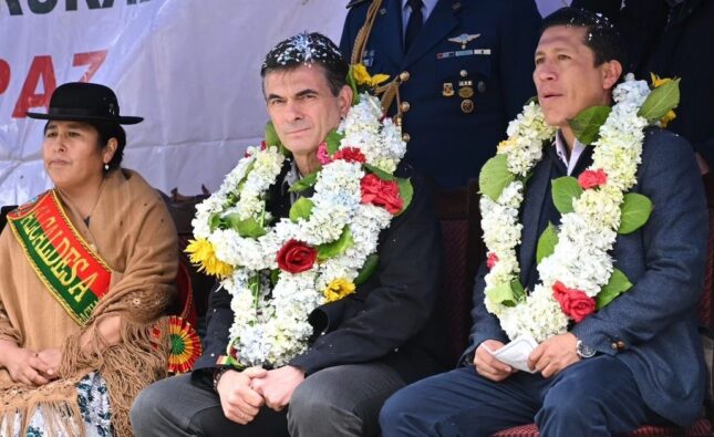 Rodrigo Paz enfrenta críticas y anuncia construcción de 12 puentes en Achacachi