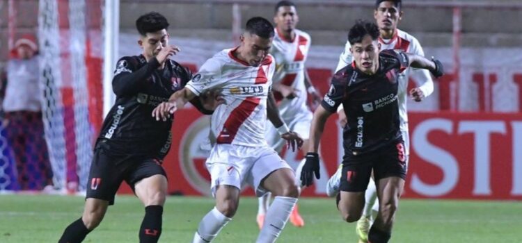 Clubes bolivianos sufren bajo rendimiento tras postergar torneo oficial