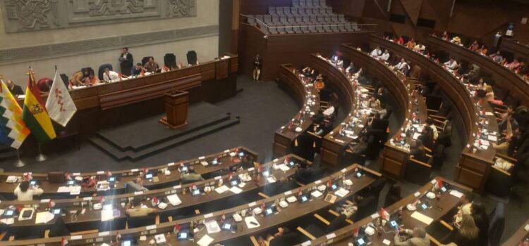 58 legisladores apoyan censura a Medinaceli en sesión dividida