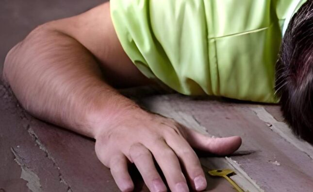 Auxilian a joven que apareció ensangrentado cerca del Parque Temático