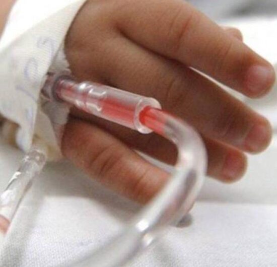 Madre exige justicia por niño que sufrió grave lesión en la cabeza en El Alto