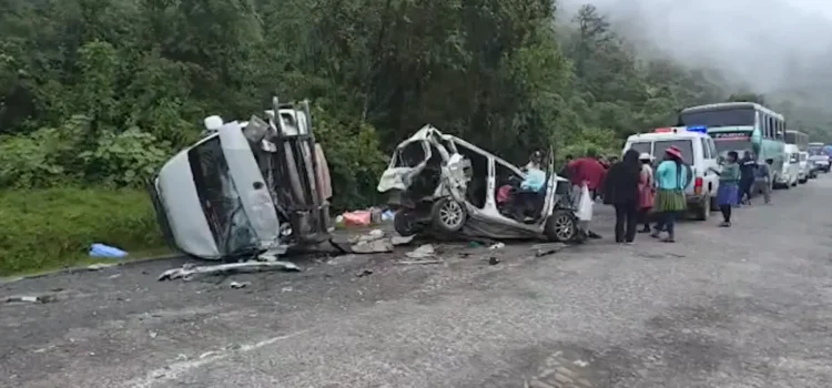 Choque en cadena en carretera Cochabamba-Santa Cruz causa un fallecido