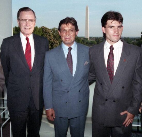Jaime Paz Zamora regaló cruz a George H.W. Bush en 1990 en la Casa Blanca