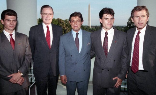 Jaime Paz Zamora regaló cruz a George H.W. Bush en 1990 en la Casa Blanca