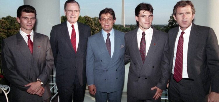 Jaime Paz Zamora regaló cruz a George H.W. Bush en 1990 en la Casa Blanca