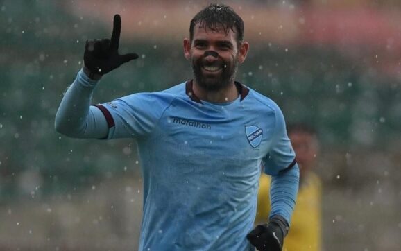 Bolívar vence 2-0 a ABB con doblete de Cauteruccio en El Alto