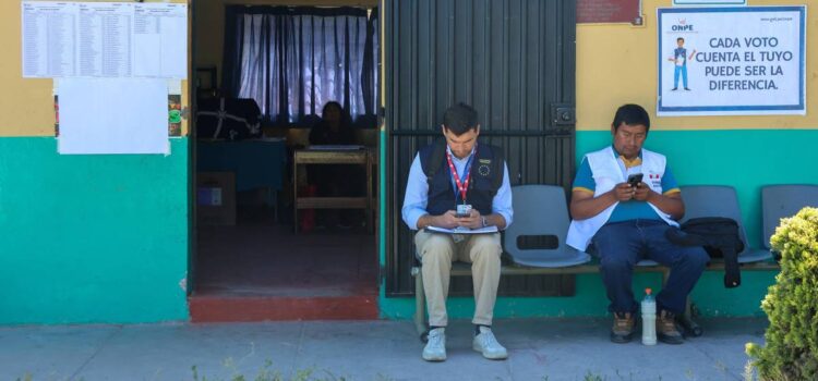 000 peruanos afectados por falta de materiales electorales